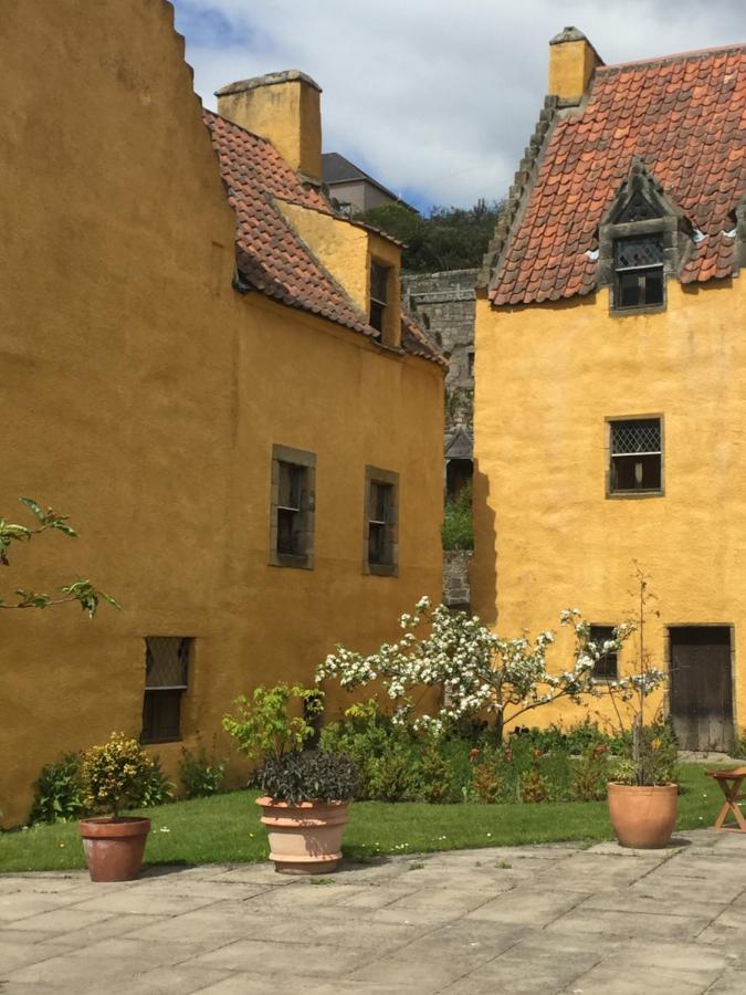 The Dundonald & * Culross